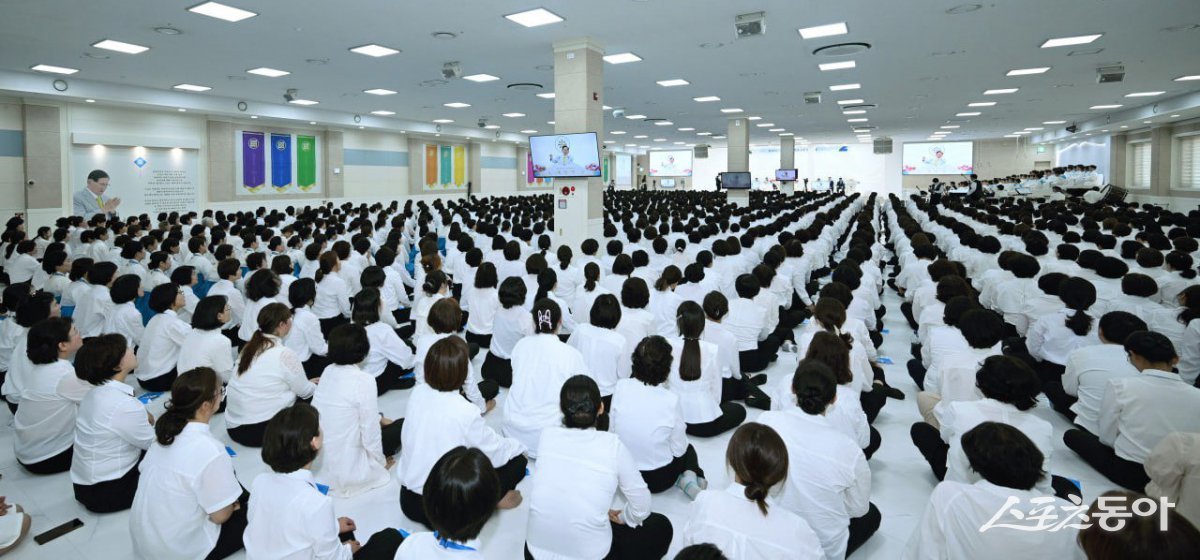 신천지예수교 이만희 총회장이 지난 18일 베드로지파 목포교회를 방문한 가운데 성도들이 설교 말씀을 듣고 있다. (사진제공=신천지예수교회 베드로지파)