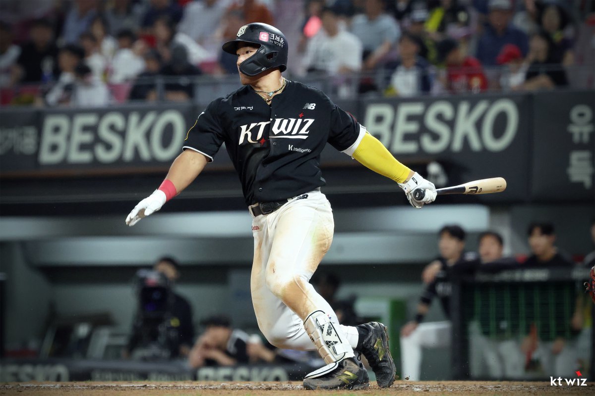 KT 안현민이 올 시즌 30홈런 고지를 밟을 수 있을지 주목된다. 달성한다면 만 22세의 나이로 30홈런 이상을 친 4번째 주인공이 된다. 사진제공｜KT 위즈