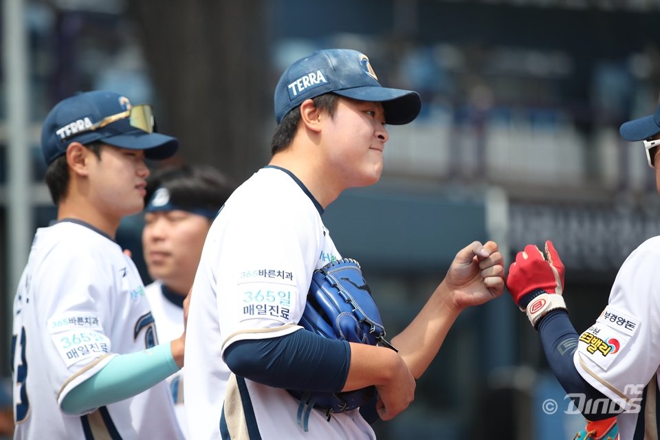 NC 김휘건은 19일 오른쪽 팔꿈치 뼛조각 제거 및 관절성형술을 진행했다. 다음 시즌 복귀를 목표로 21일 재활군에 합류한다. 사진제공|NC 다이노스