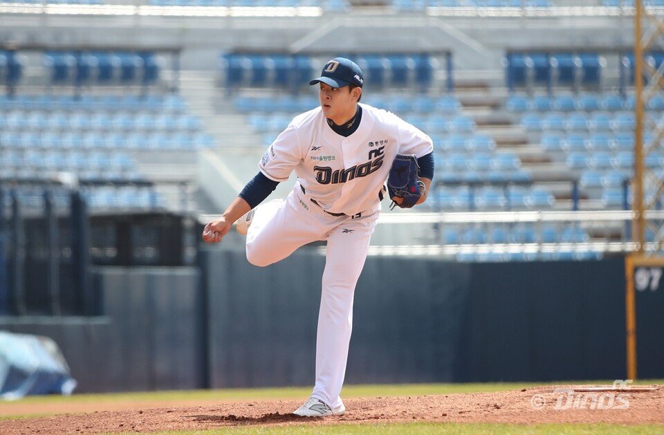 NC 김휘건은 19일 오른쪽 팔꿈치 뼛조각 제거 및 관절성형술을 진행했다. 다음 시즌 복귀를 목표로 21일 재활군에 합류한다. 사진제공|NC 다이노스