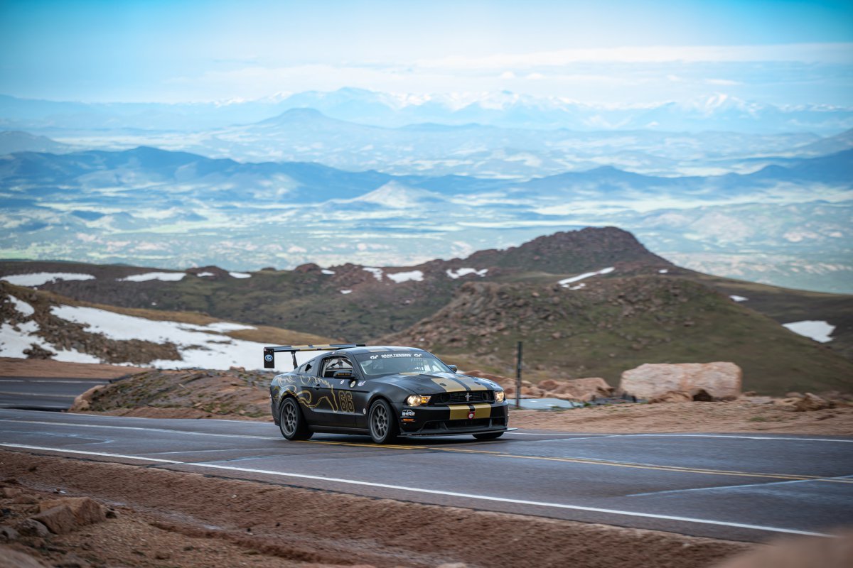 아웨이다 레이싱 팀(Aweida Racing Team) 소속 댄 아웨이다(Dan Aweida) 선수의 포드 머스탱 보스 차량 사진. 사진제공 ｜금호타이어