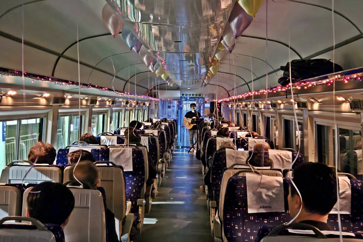 교외선 기차여행 상품 ‘별밤열차’ 사진제공 |코레일관광개발