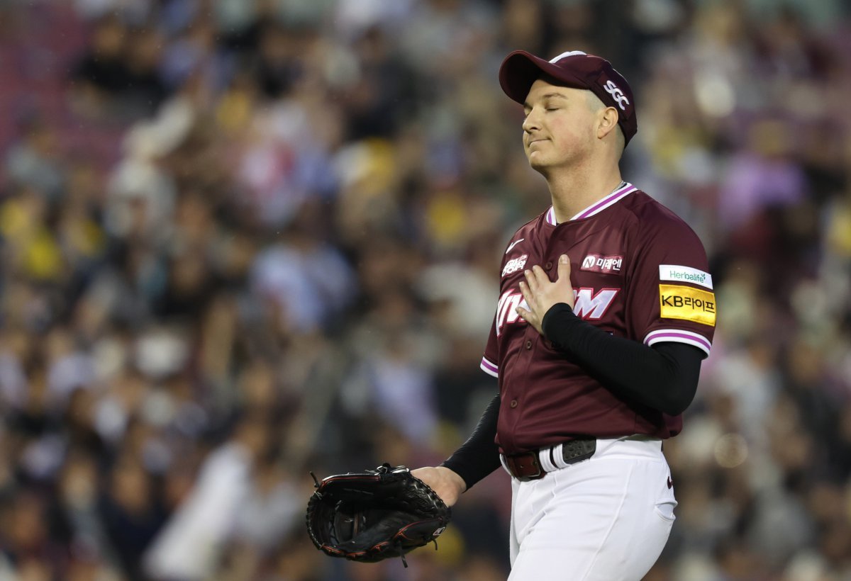 키움 로젠버그는 6일 고척 LG전에서 왼쪽 고관절을 다쳐 재활선수 명단에 올라있다. 약 3주가 지나도록 몸 상태가 회복되지 않아 완전 교체 가능성이 떠오르고 있다.|뉴시스