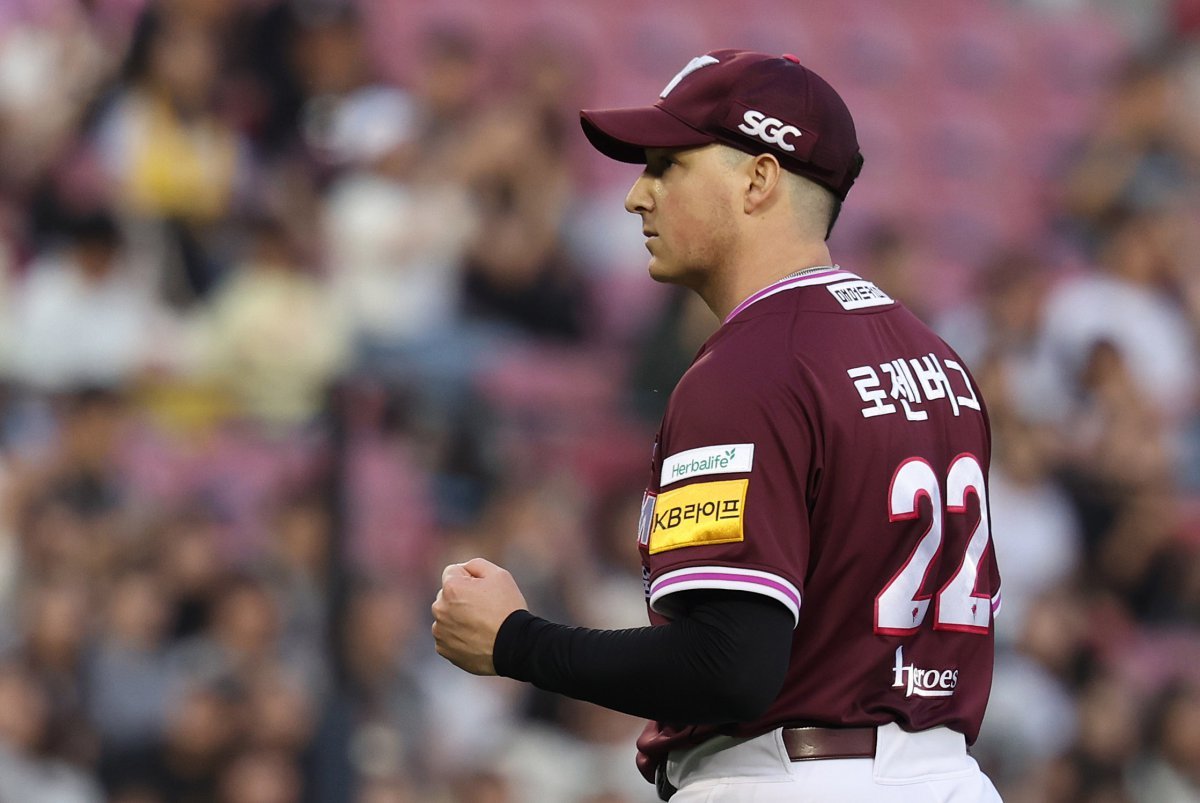 키움 로젠버그는 6일 고척 LG전에서 왼쪽 고관절을 다쳐 재활선수 명단에 올라있다. 약 3주가 지나도록 몸 상태가 회복되지 않아 완전 교체 가능성이 떠오르고 있다.|뉴시스