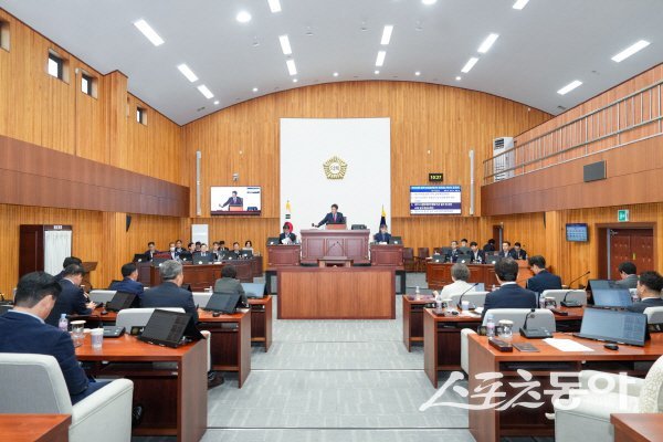 경주시의회 제291회 제1차 정례회 제2차 본회의가 진행되고 있다. 사진제공 ㅣ 경주시의회