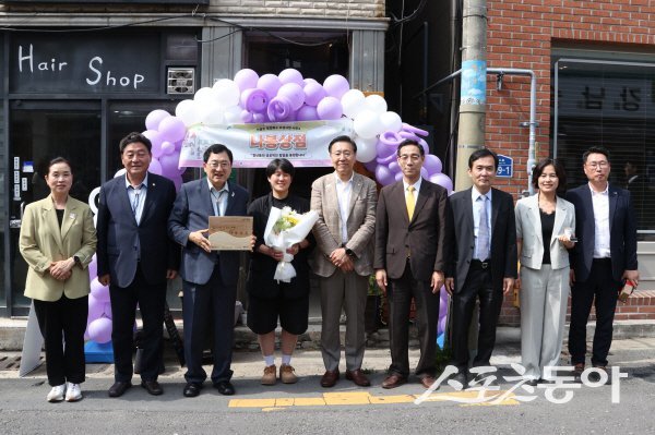 주낙영 경주시장과 관계자들이 청년 신골든 창업특구 창업팀 개소식을 축하하고 있다. 사진제공 ㅣ 경주시