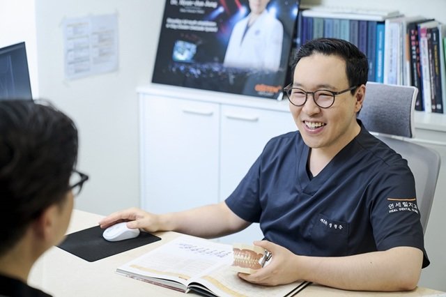 연세힐치과의원 정현준 대표원장