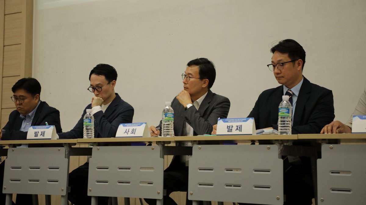 김활빈 강원대 교수, 박민서 경희대 겸임교수, 주정민 전남대 교수, 이승현 동서울대 교수(왼쪽부터). 사진제공|한국미디어정책학회