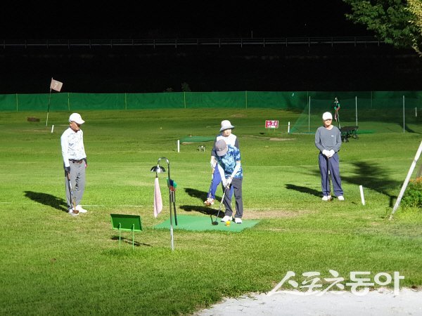 청도군 파크골프장이 군민들의 여가생활을 위해 7월 1일부터 두 달간 야간 개장을 한다. 사진제공 ㅣ 청도군