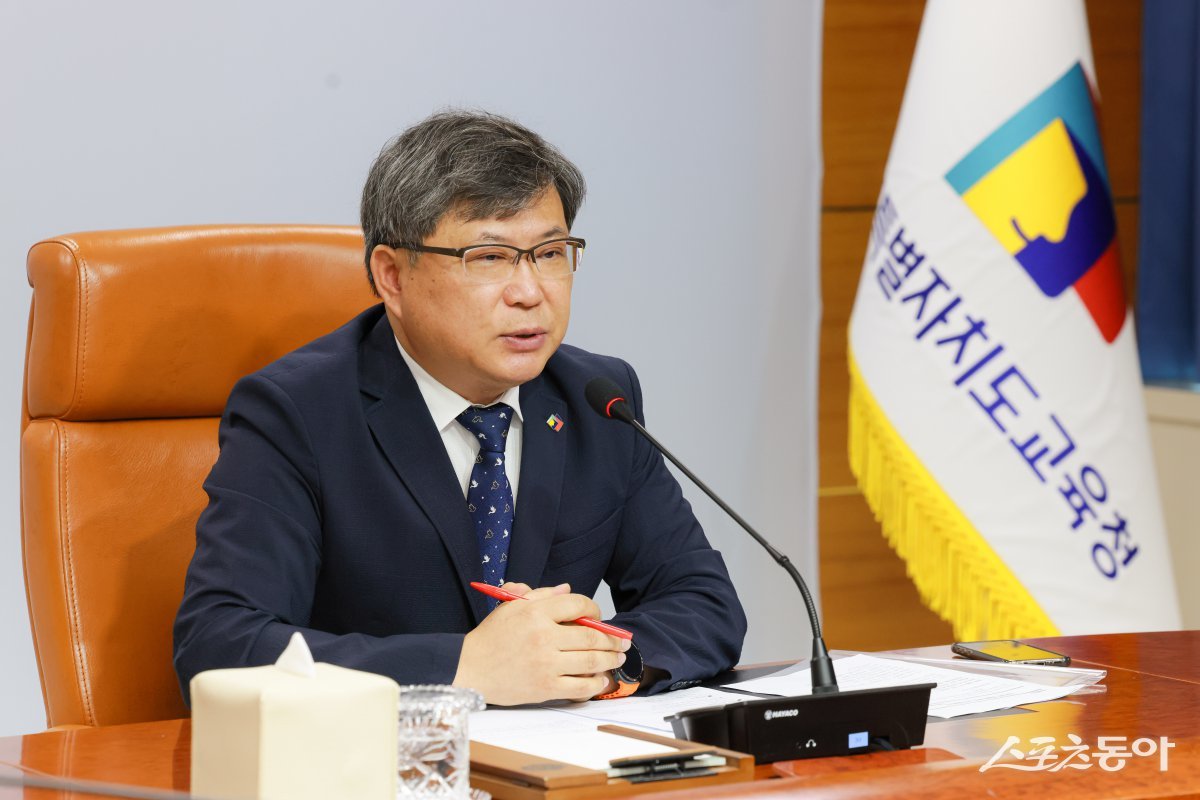 유정기 전북특별자치도교육감 권한대행이 27일 긴급 전략회의를 주재하고 있다. 사진제공=전북도교육청