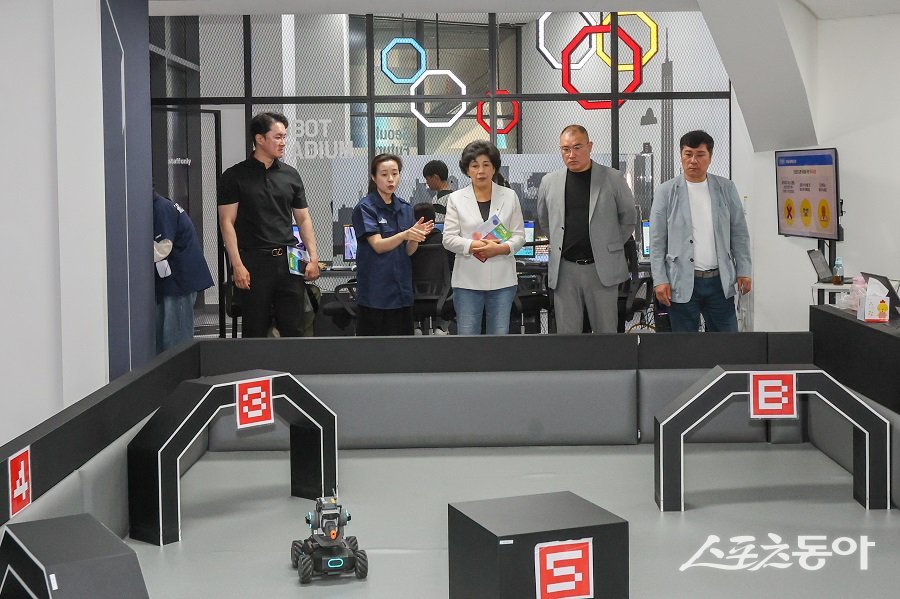 인천 계양구의회, 의원연구단체인 AI의정혁신연구회는 서울 강서구에 위치한 서울퓨처랩을 방문했다. 사진제공｜인천 계양구의회