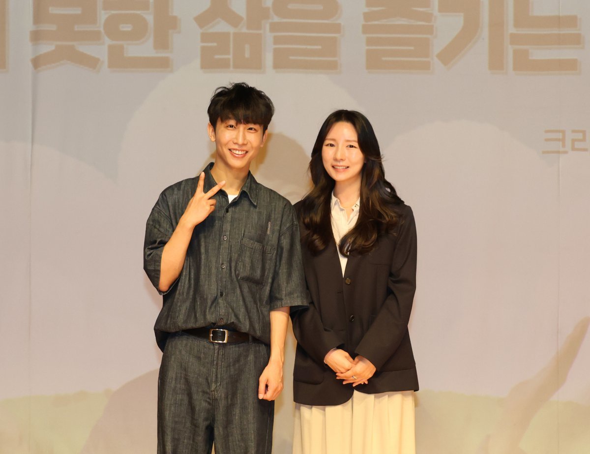 사진=왼쪽부터 유튜버 원샷한솔과 윤정회 의원(더불어민주당, 비례)