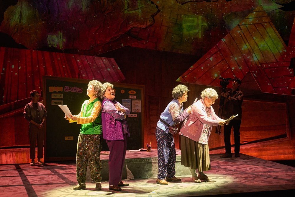 뮤지컬 ‘오지게 재밌는 가시나들’ 공연 사진, ⓒ라이브㈜