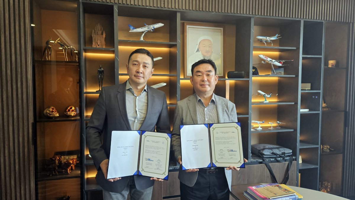 원 몽골리아 암밧  대표(왼쪽)과 강원랜드 최철규 대표이사 직무대행            사진제공｜강원랜드