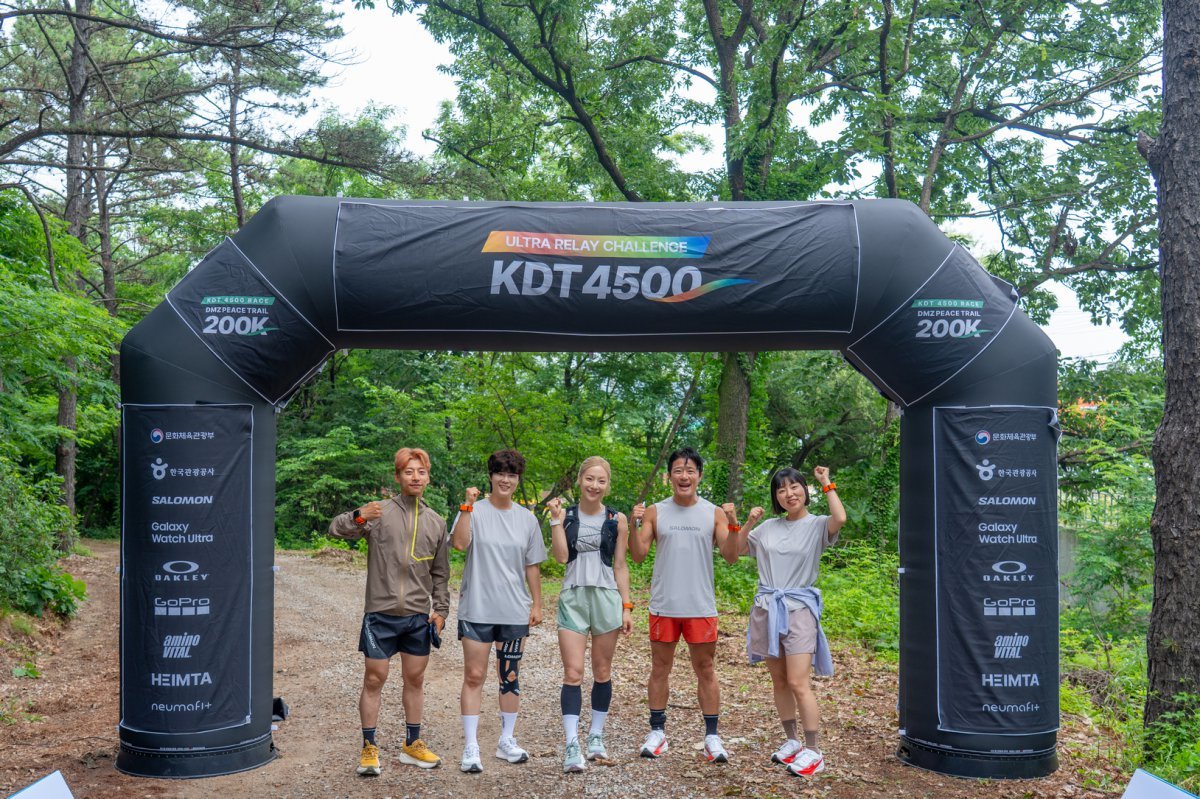 관광공사 ‘DMZ PEACE TRAIL 200K’에 참가하는 인플루언서팀           사진제공｜한국관광공사