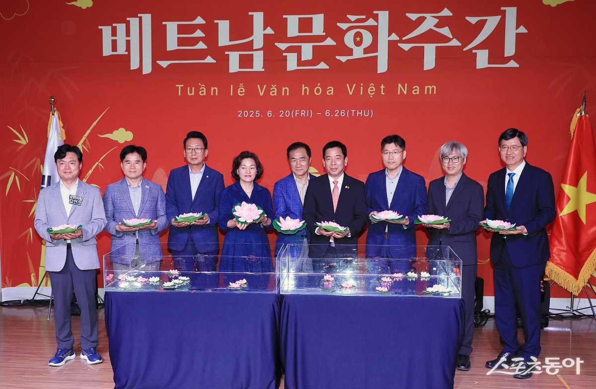 평택시국제교류재단이 주최·주관한 ‘베트남문화주간’ 행사가 지난 20일 개막식을 시작으로 시민과 베트남 커뮤니티의 적극적인 참여 속에 성황리에 마무리됐다. 사진제공｜평택시