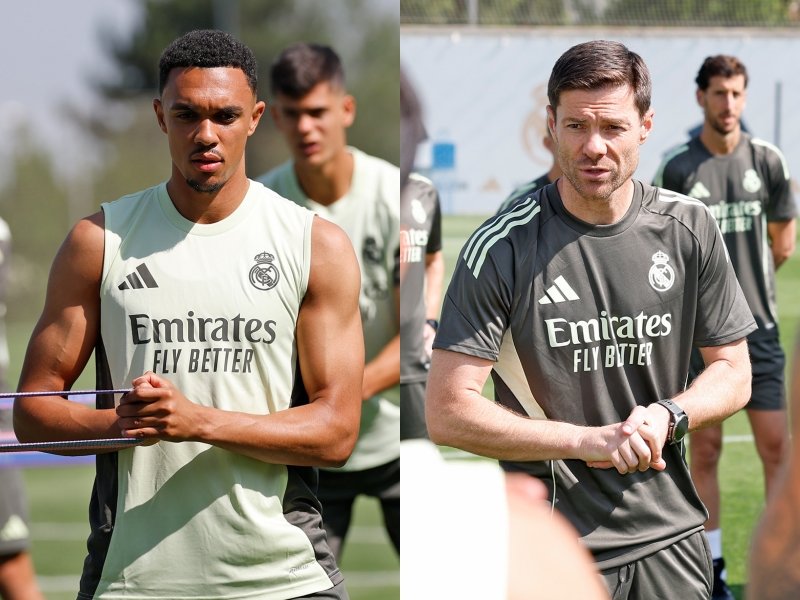 여름이적시장 레알 마드리드로 이적한 트렌트 알렉산더아놀드(왼쪽)가 팀에 적응하는 데 사비 알론소 감독의 역할이 지대하다. 스페인어로 선수단 미팅이 진행된 뒤 알론소 감독은 알렉산더아놀드에게 개별적으로 설명해주기도 한다. 사진출처|레알 마드리드 페이스북