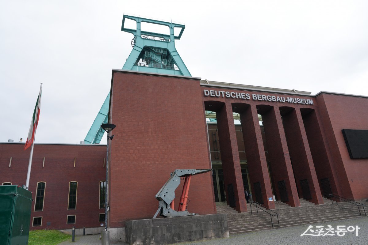 강원특별자치도(도지사 김진태) 유럽 방문단은 지난 6월 27일 독일의 대표적 폐광지역인 보훔과 에센을 방문해 폐광지역의 미래 대체산업 육성 방안을 모색하고, 파독 광부들의 활동 현장을 돌아보는 뜻깊은 일정을 소화했다. 사진제공｜강원도