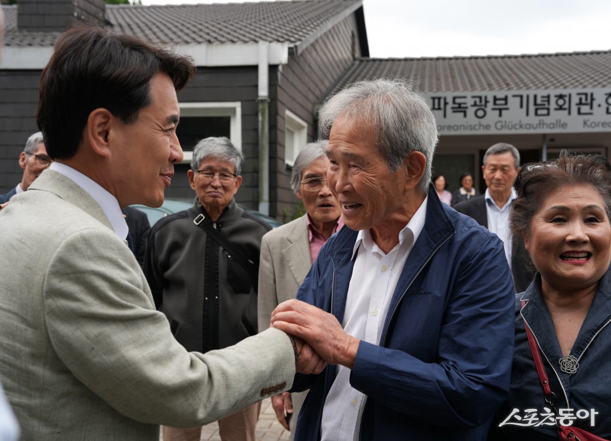 강원특별자치도(도지사 김진태) 유럽 방문단은 지난 6월 27일 독일의 대표적 폐광지역인 보훔과 에센을 방문해 폐광지역의 미래 대체산업 육성 방안을 모색하고, 파독 광부들의 활동 현장을 돌아보는 뜻깊은 일정을 소화했다. 사진제공｜강원도