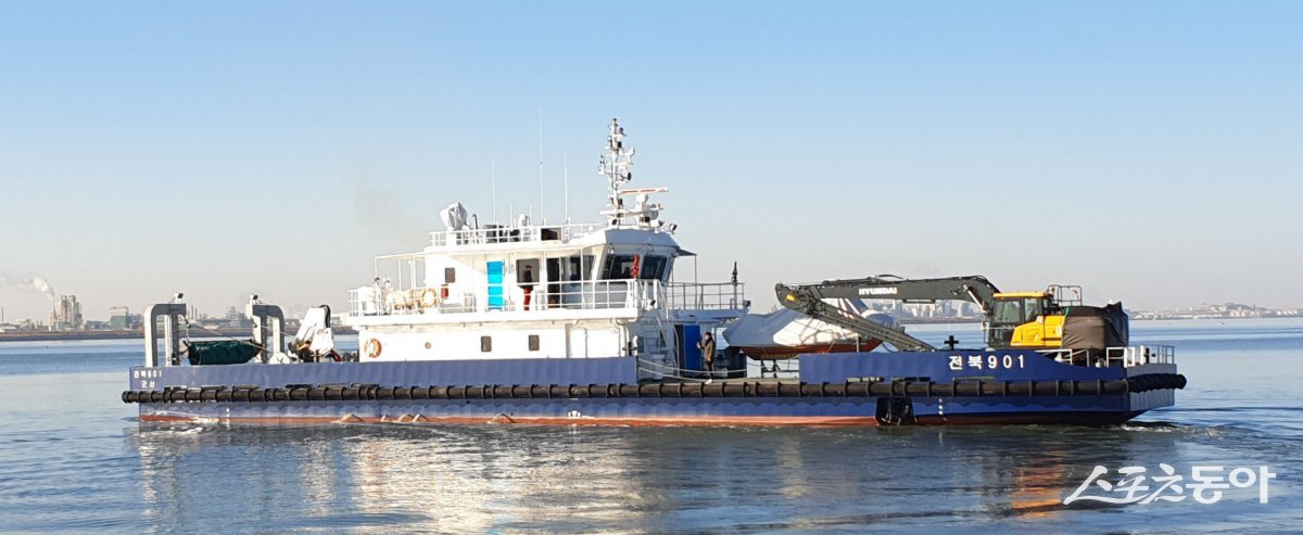 충남도와 전북도가 집중호우 시 급증하는 해양쓰레기 문제 해결을 위해 손을 맞잡았다(전북901호). 사진제공|충남도