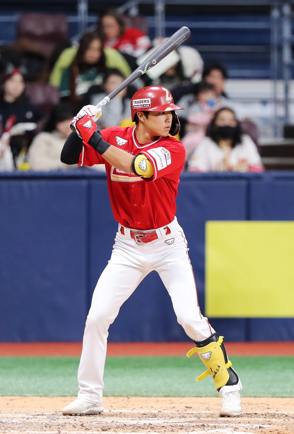 SSG 박지환은 수비 부담을 덜고 타격 재능을 살리고자 외야 전향을 시도한다. 그는 3~4㎏ 체중을 늘려 29일 인천 한화전 1군에 복귀했다. 사진제공｜SSG 랜더스