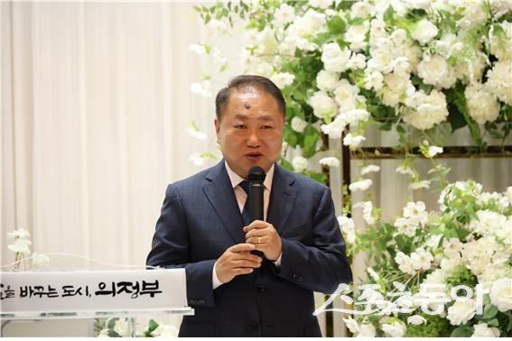 박성복 의정부시 흥선·호원 권역국장 퇴임식이 6월 24일 사회단체장 등 수백명이 참석한 가운데 경민웨딩홀 그랜드볼륨홀에서 퇴임사를 하고 있다.  사진제공ㅣ의정부시 박성복 국장