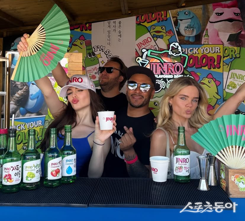 하이트진로가 영국 최대 미식 축제인 ‘테이스트 오브 런던 2025’에 참가해 현지 소비자와의 접점을 확대하며 유럽 시장 공략에 속도를 내고 있다. 사진제공 ｜하이트진로