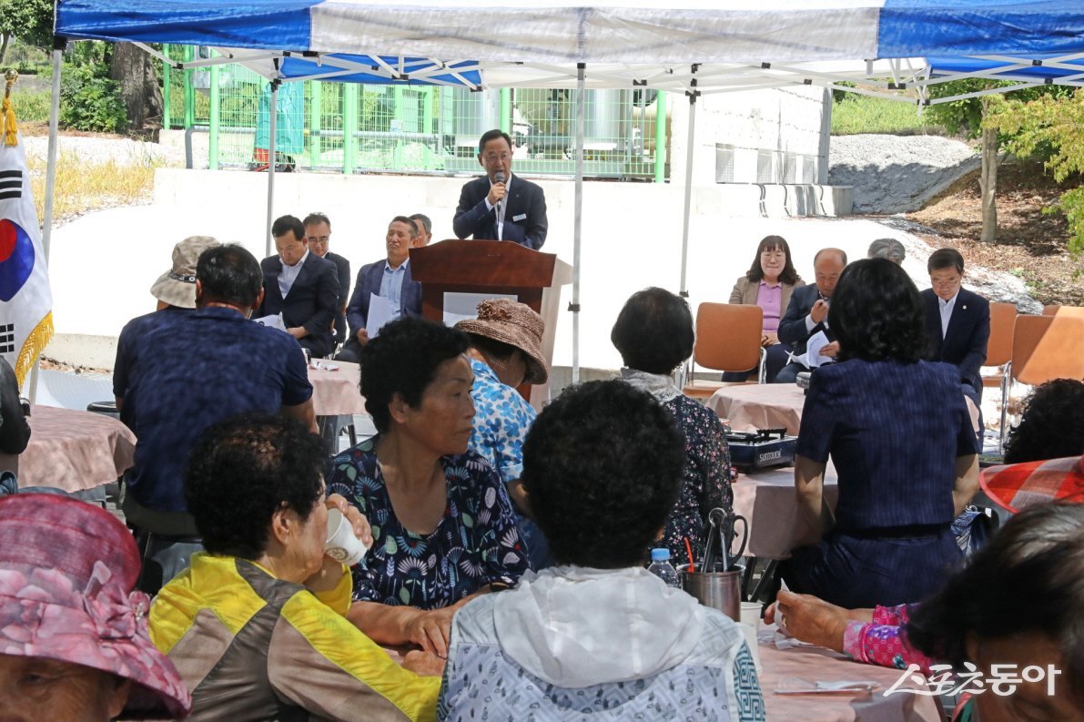 최근 해남군 고현지구 LPG배관망 구축과 관련해 인사말을 하고 있는 명현관 해남군수. 사진제공=해남군