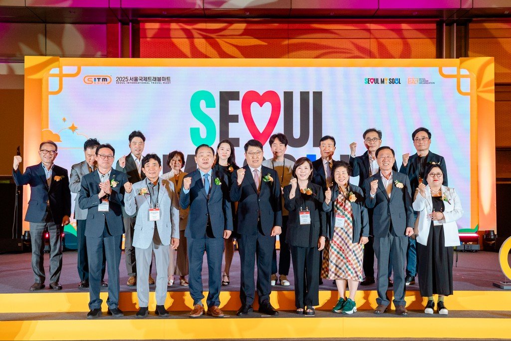 6월 30일 진행한 2025 서울국제트래블마트(SITM) 개막식에 참석한 내빈들    사진제공 ｜서울관광재단