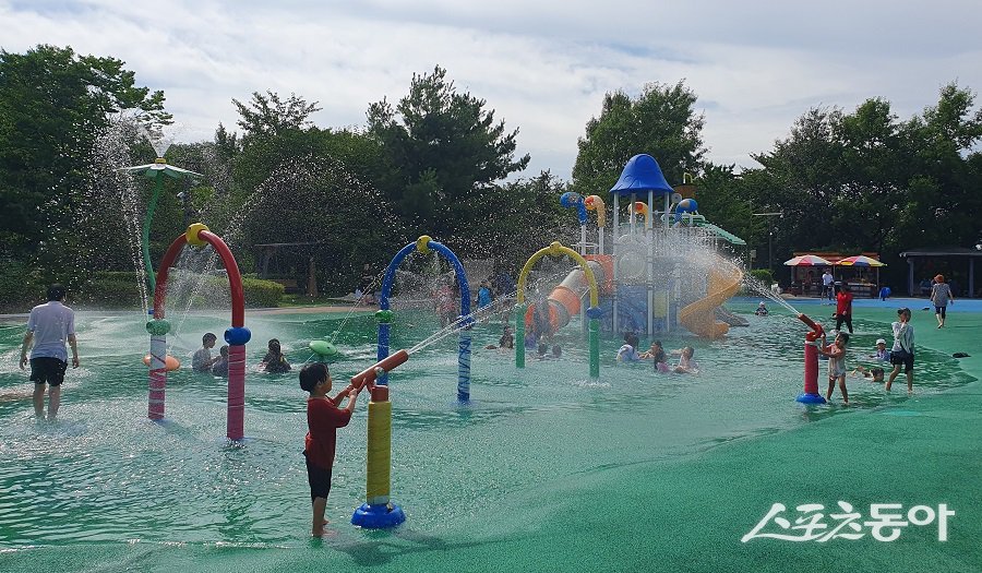 인천 미추홀구,  여름철을 맞아 수봉공원과 아이그린공원 내 어린이 물놀이장을 운영한다. 사진제공｜인천 미추홀구청