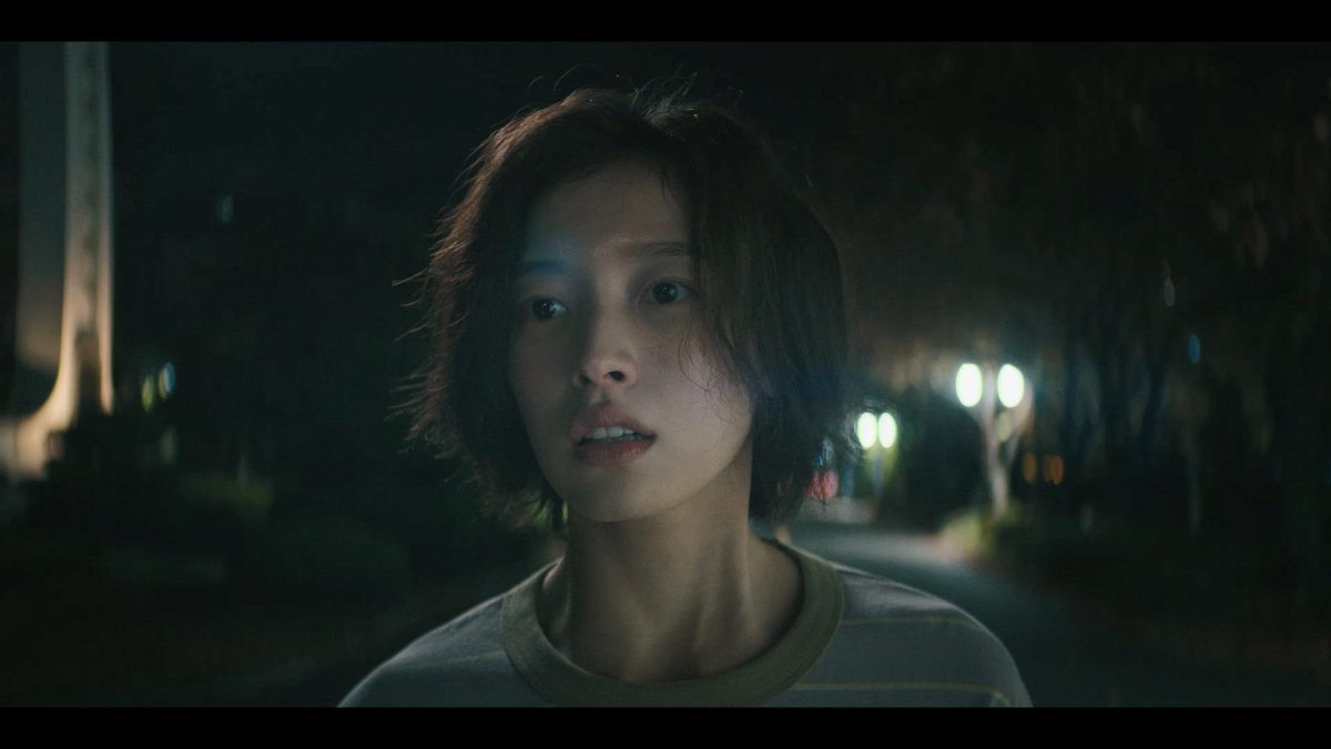 웨이브 오리지널 드라마 ‘S라인’이 성적 관계를 시각화하는 초자연적 설정을 바탕으로, 금지된 욕망과 미스터리 사건을 그린다. 6부작 판타지 스릴러로 7월 11일 첫 공개된다. 사진제공 | 웨이브