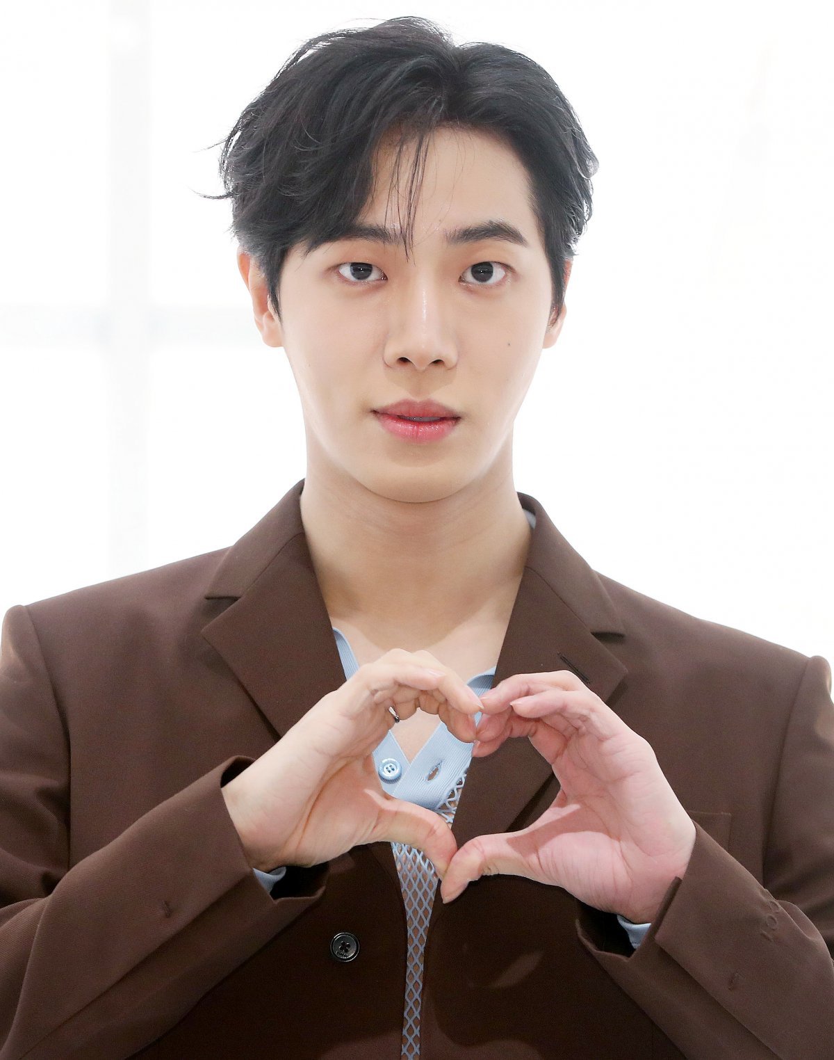 [서울=뉴시스] 김혜진 기자 = 배우 추영우가 7일 오전 서울 강남구 현대백화점 압구정점에서 열린 명품 브랜드 구찌 포토콜 행사에서 포즈를 취하고 있다.  2025.02.06. jini@newsis.com