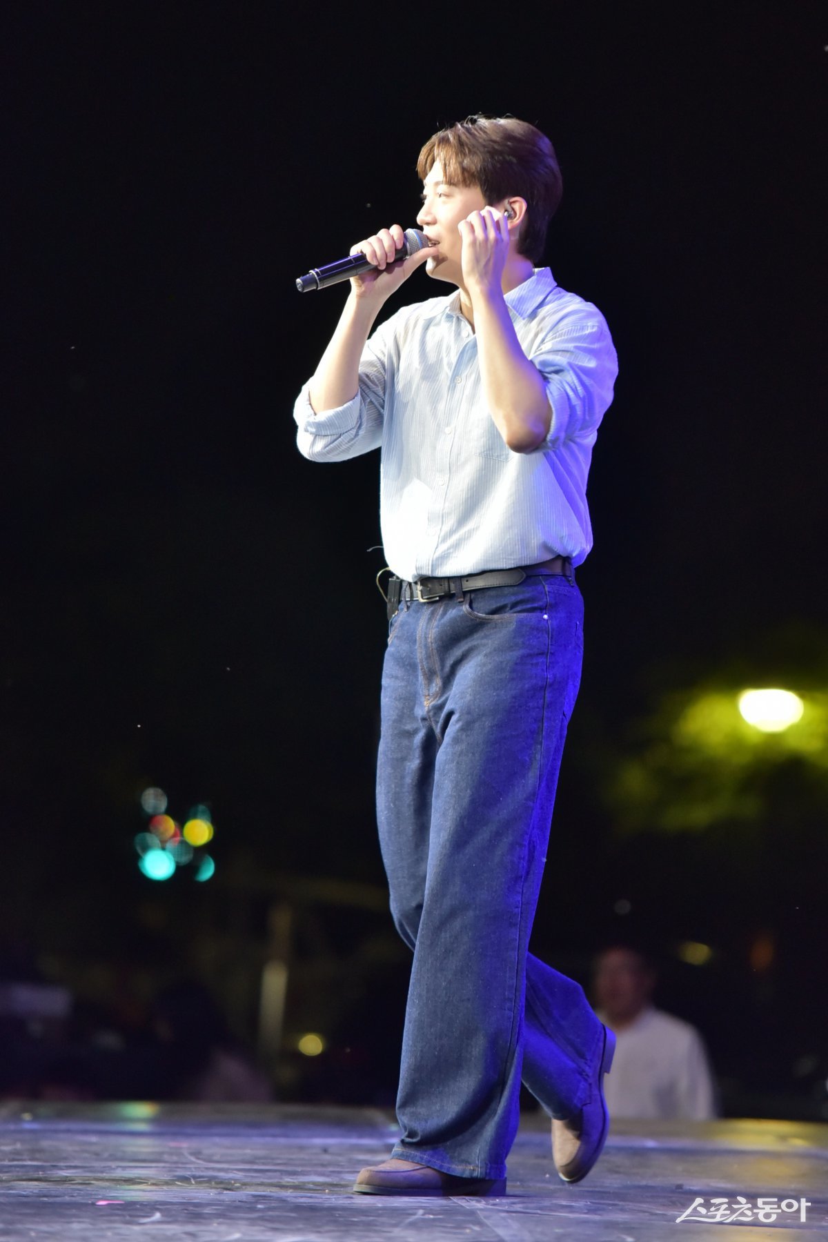 지난 5일 화성특례시 북부권 시민들을 위한 ‘가족사랑 콘서트’에서 가수 존박이 열정적인 무대를 선보이고 있다. 사진제공|화성시