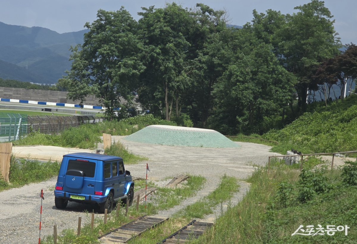 벤츠 G-바겐 차량을 활용한 오프로드 어드벤처 프로그램. 원성열 기자 sereno@donga.com