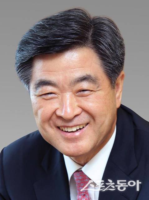 권오갑 HD현대 회장은  글로벌 경영 환경 위기 대응 역량 강화를 위해 필리핀·싱가포르·베트남 등 핵심 해외 거점을 직접 방문하며 현장경영에 나섰다. 사진제공 ｜ HD현대