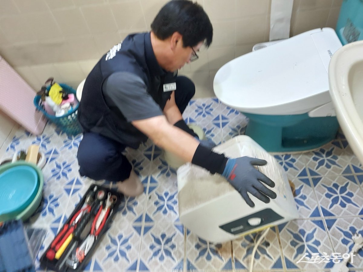 생활불편처리반은 지난 1년간 총 1,572가구를 대상으로 3,738건의 생활 민원을 해결했다. 사진제공｜단양군