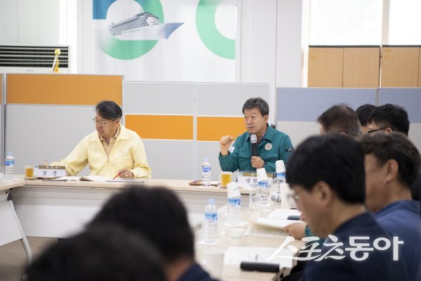 남한권 울릉군수가 울릉 글로벌 그린아일랜드 조성 연구용역 착수보고회를 주재하고 있다. 사진제공 ㅣ 울릉군