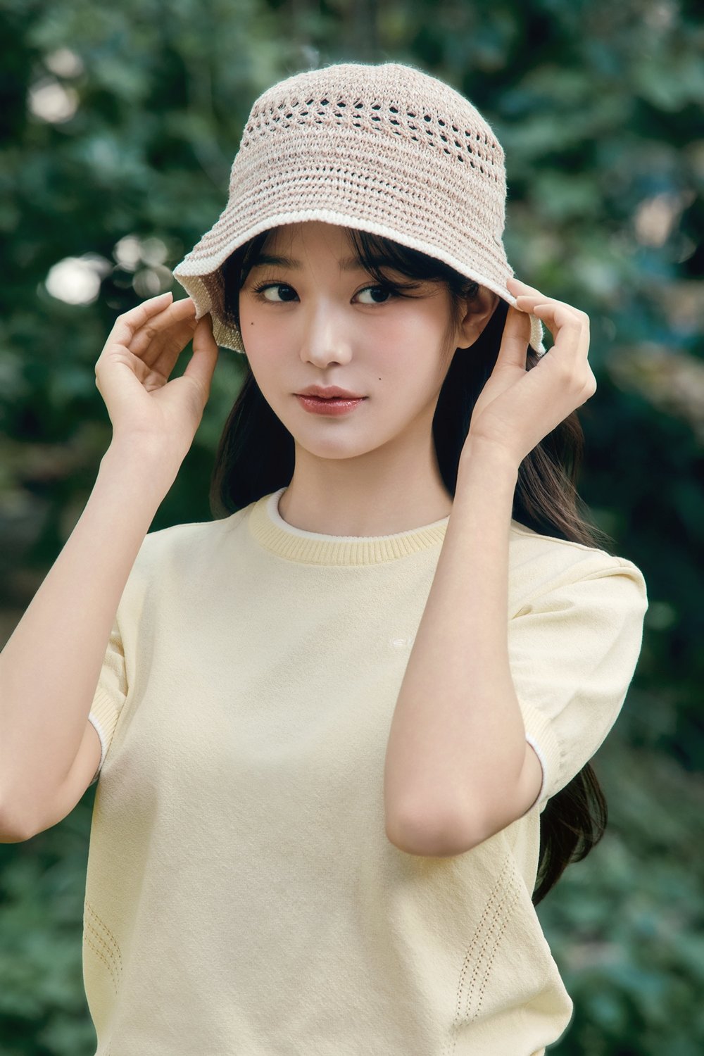 여성용 여름모자 ‘우먼즈 크로쉐 햇’을 착용한 아이더 모델 장원영.