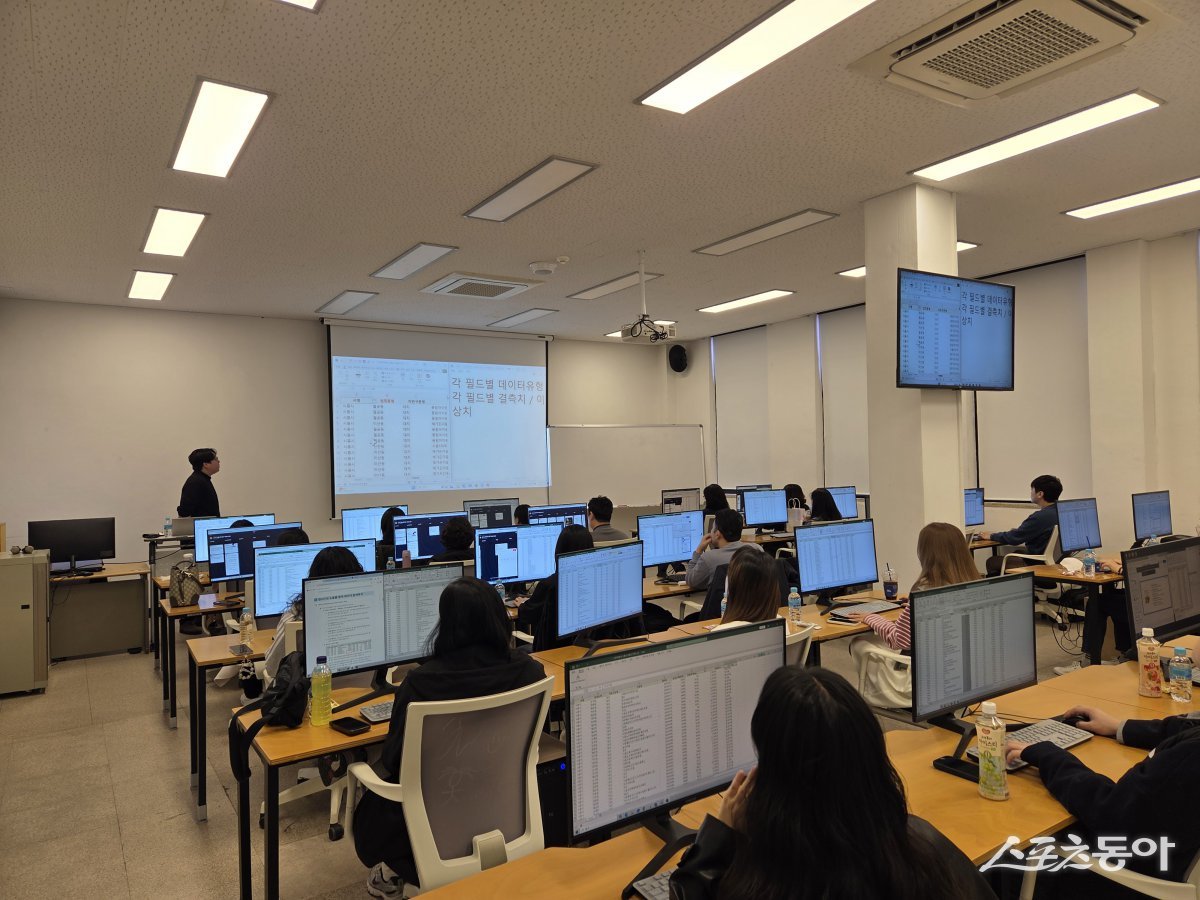 시흥시가 6급 이하 공무원을 대상으로 챗지피티 등 공공 실무에 활용할 수 있는 AI 실습형 교육을 추진하고 있다. 사진제공|시흥시