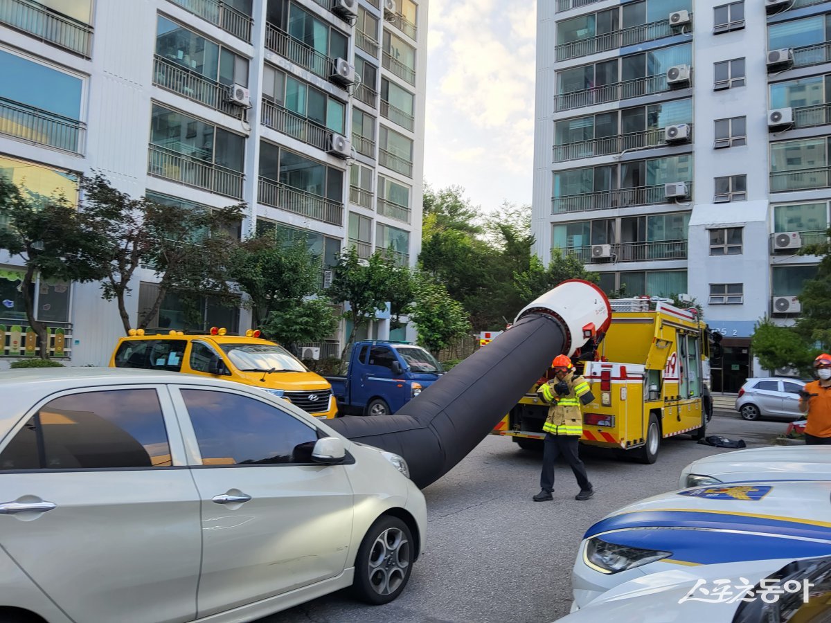소방관이 화재을 진압하고 있다. 사진제공ㅣ남양주시