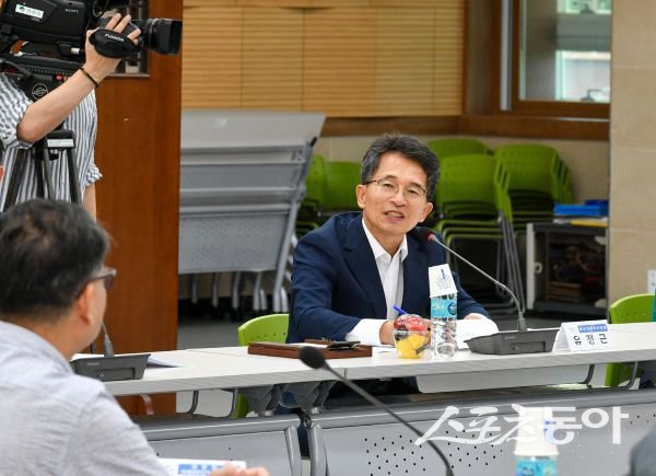 유정근 영주시장 권한대행이 10일 부서별 업무보고회에서 발언하고 있는 모습. 사진제공ㅣ영주시