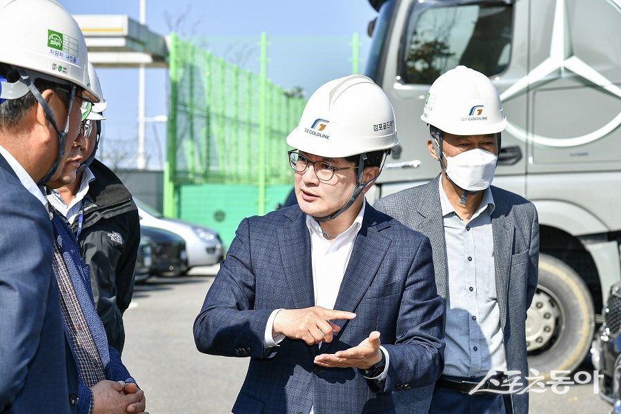 김포시, 김병수 김포시장이 골드라인 증량 현장 점검하고 있다. 사진제공｜김포시청