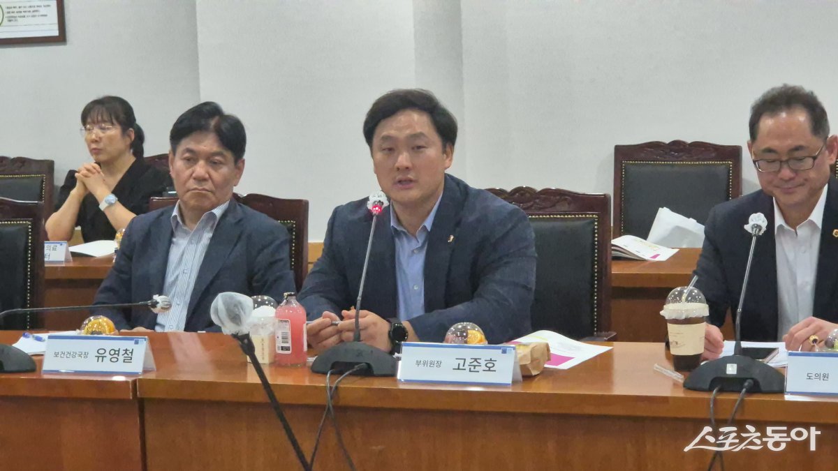 경기도의회 고준호 의원(국민의힘, 파주1)은 지난 10일 국민건강보험공단 일산병원에서 열린 ‘서북권역(파주·고양·김포) 응급의료협의체 회의’에 참석해, 경기북부 지역의 소아·분만 응급의료체계 실태를 점검하고 공공의료 협력망 재정비의 필요성을 강력히 제기했다. 사진제공|고준호 의원