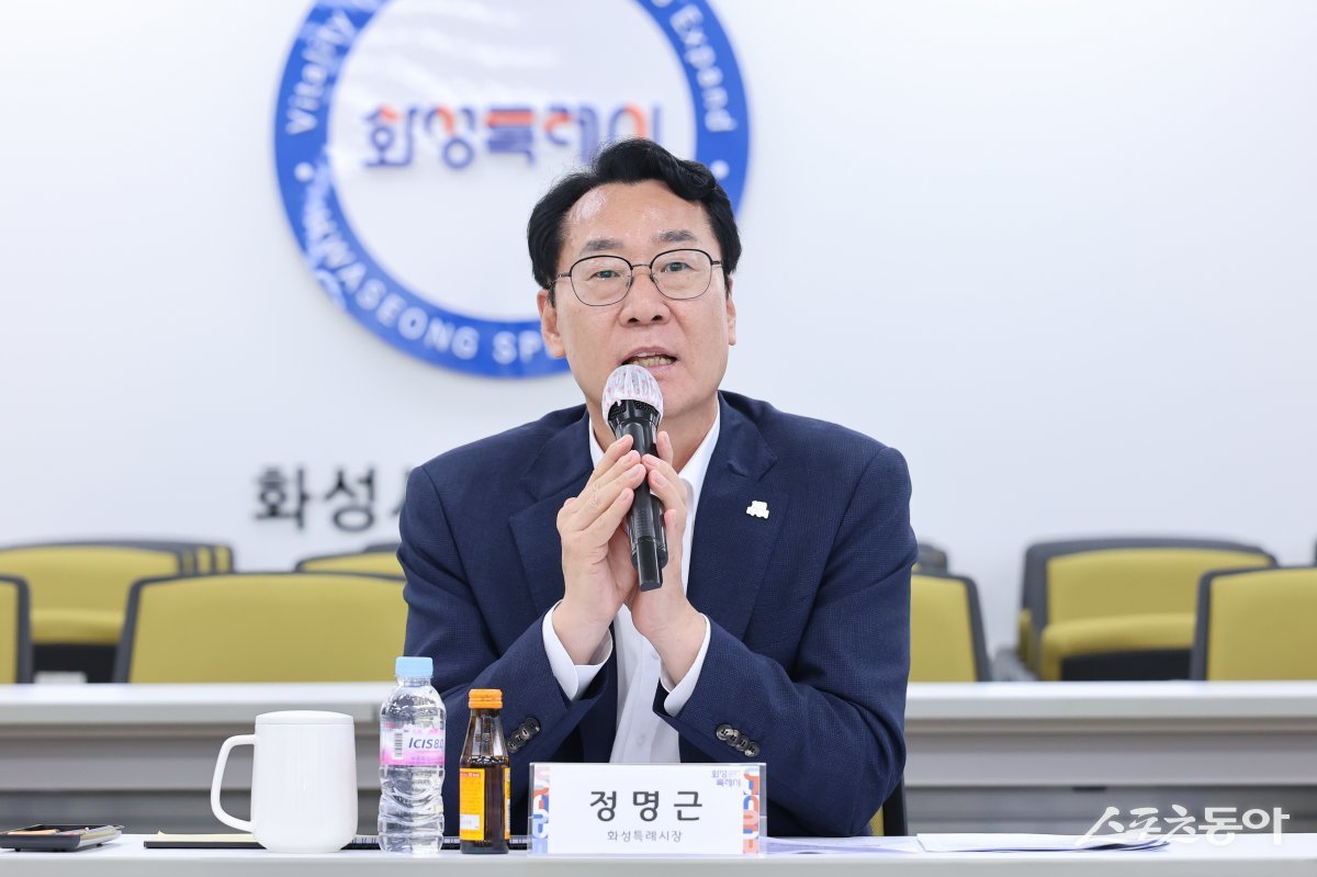 정명근 화성특례시장이 지난 10일 열린 철도혁신추진단 자문회의에서 발언하고 있다. 사진제공|화성시