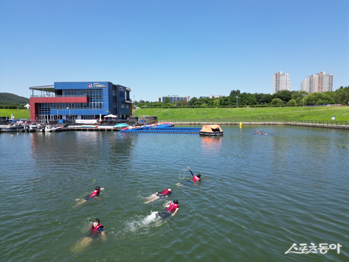 여주도시공사(사장 임명진)는 지난 7일부터 9일까지 3일간 여주시 수상센터에서 열린 ‘경기도체육회 스포츠 박스 수상(水上)한 놀이’ 프로그램을 성황리에 마무리했다. 사진제공｜여주도시공사