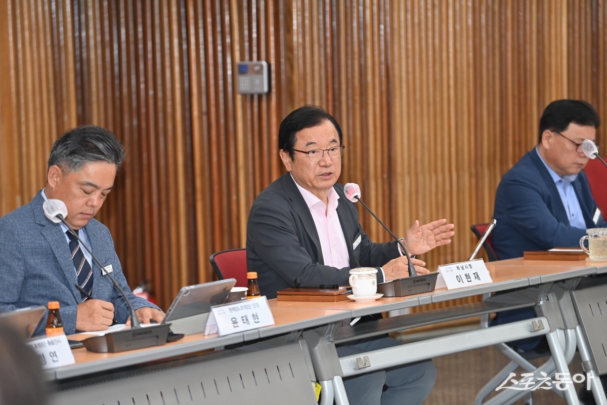 하남시(시장 이현재)는 지난 10일 ‘2025년도 제4회 정책모니터링단 정기회의’를 개최하고, 시민의 생생한 목소리를 반영한 현장 중심의 시정 운영을 위한 다양한 논의를 진행했다. 사진제공｜하남시