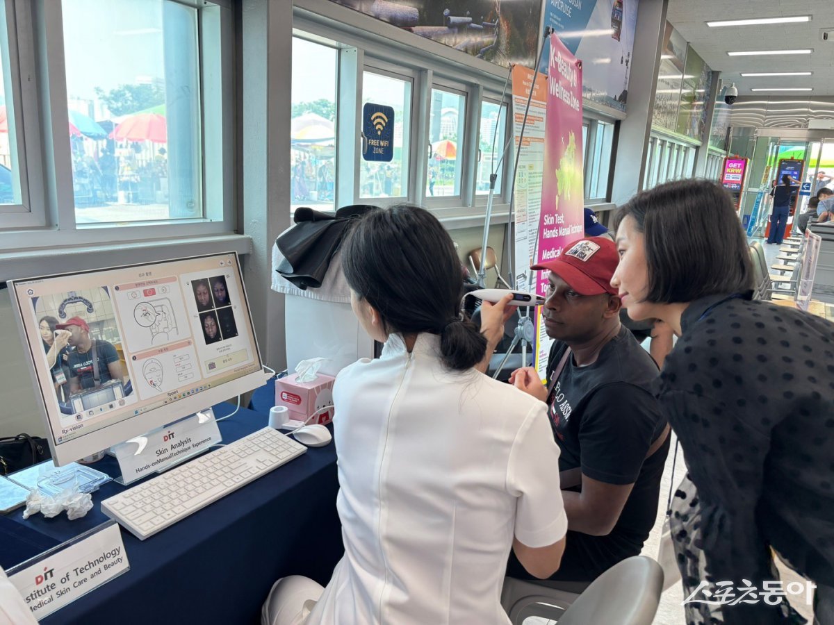동의과학대학교가 RISE(지역혁신중심 대학지원체계) 사업의 일환으로 부산메디투어센터(센터장 최재형)와 함께 의료·웰니스 관광을 연계한 K-뷰티 홍보 활동에 나섰다. (사진제공=동의과학대학교)