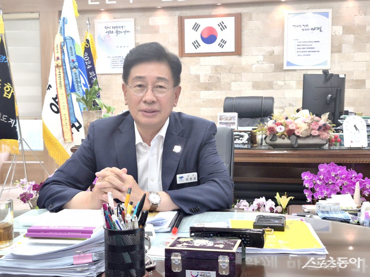 전진선 양평군수가 서울~양평 고속도로 사업 백지화로 인해 지역 발전이 크게 후퇴했다고 주장하며, 노선 변경과 특혜 의혹 논란의 재검토를 촉구하고 나섰다(전진선 양평군수). 사진｜장관섭 기자