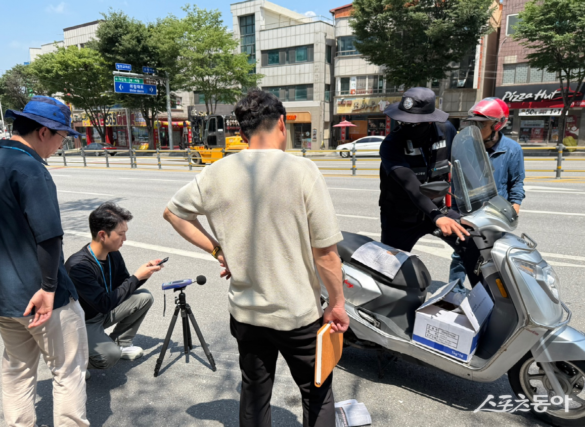 제천시는 최근 청전교차로 인근에서 제천경찰서, 한국교통안전공단과 합동으로 운행차 소음 수시 점검을 실시했다. 사진제공|제천시