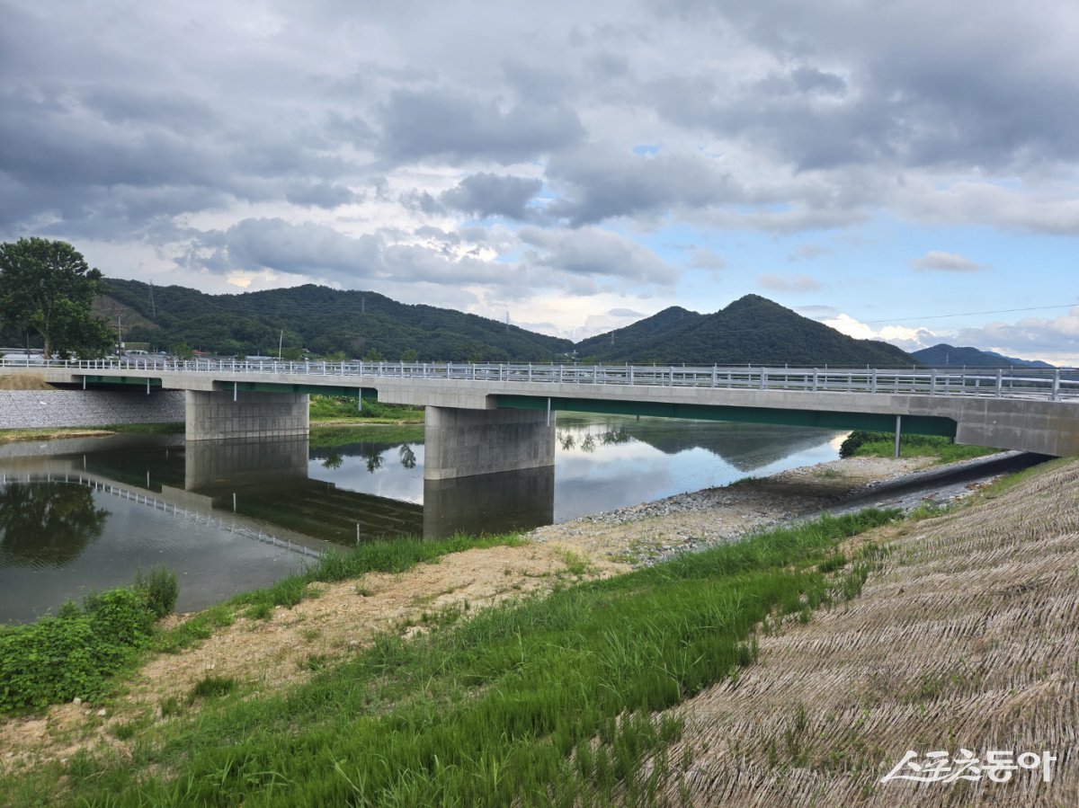 충북 음성군은 2023년 집중호우로 피해를 입은 소이면 후미1교 재해복구공사를 완료하고, 14일부터 정상 개통에 들어간다(준공 모습). 사진제공｜음성군